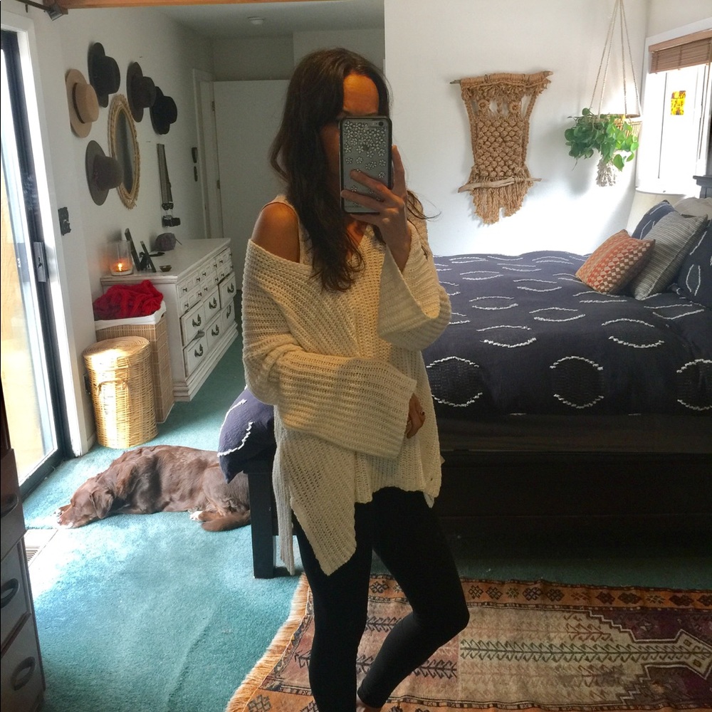 SOLD//Super cute baggy bell sleeved sweater